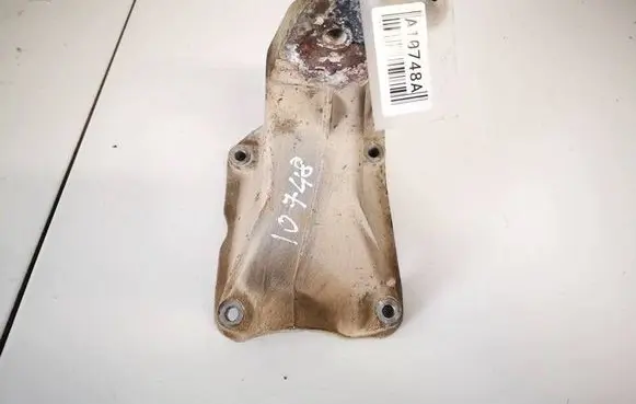 Engine mounting bracket
