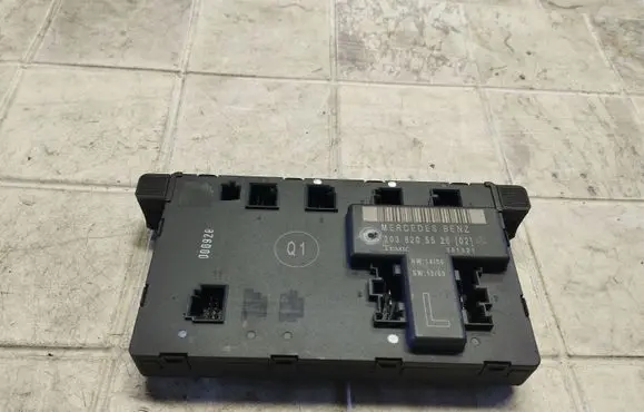 Mercedes-Benz C AMG W203 Door control unit/module 2038205526 351321