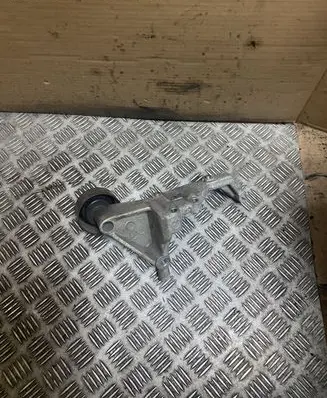 KIA Sorento Generator/alternator belt tensioner