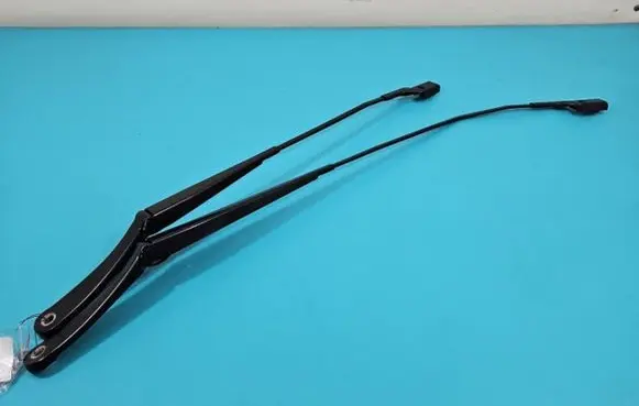 Front wiper blade arm