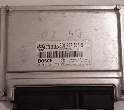 Volkswagen PASSAT B5 Engine control unit/module 8D0907558B 26SA5119 0261204774