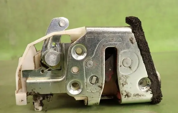 Suzuki Swift I Rear door lock