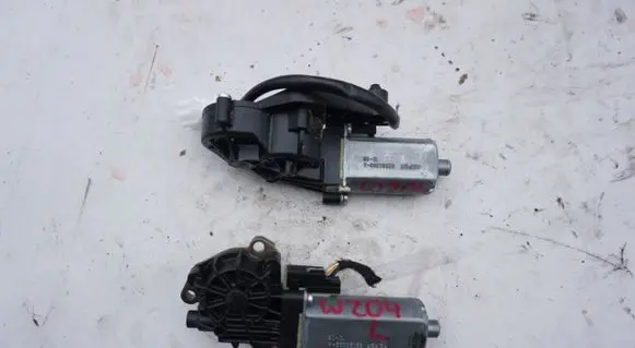 Mercedes-Benz C W204 Seat adjustment motor 82584369