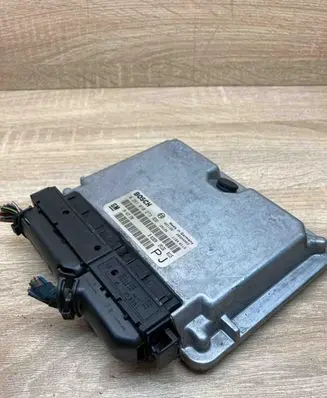 Opel Omega B2 Engine control unit/module ECU 24417198 0281010273 WithPlug