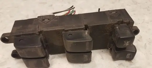Nissan X-Trail T30 Electric window control switch