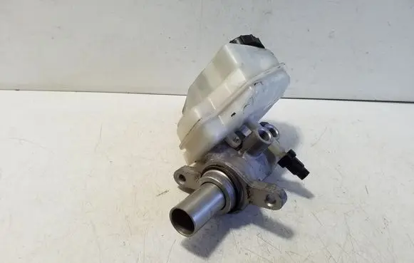 Master brake cylinder