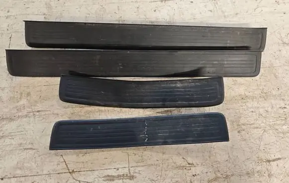 Honda CR-V sill trim set (inner) 84202SWAA