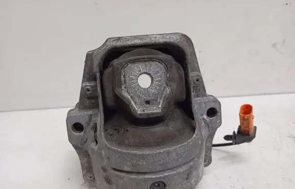 Audi A4 S4 B7 8E 8H Engine mount bracket