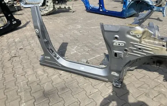 Ford Puma Pillar (middle) DG17595