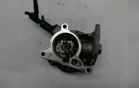Audi A3 S3 8P Fuel injection high pressure pump