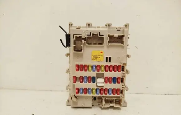 Nissan Primera Fuse box set 24350AV700