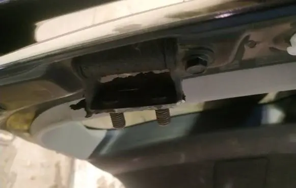 Toyota Avensis T250 Tailgate/trunk/boot hinge