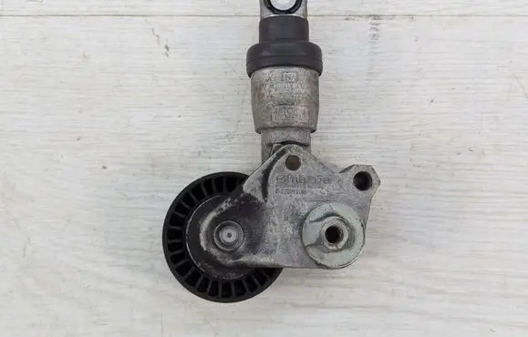 Mazda CX-3 Generator/alternator belt tensioner PE0315980