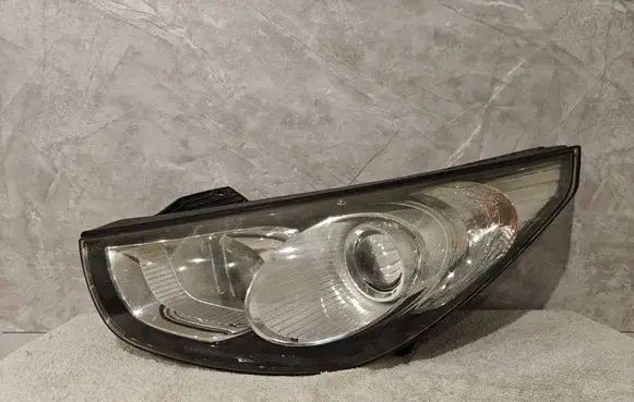 Hyundai ix35 Headlight/headlamp 921012