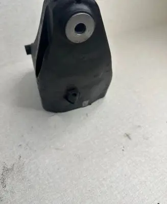 Mercedes-Benz Vito Viano W447 Engine mounting bracket a6542230300