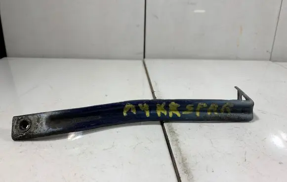 Audi A4 S4 B5 8D Fender mounting bracket 8D0821135A