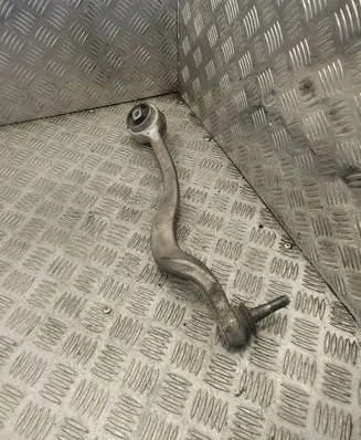BMW 5 E39 Front lower control arm/wishbone 13105280A085