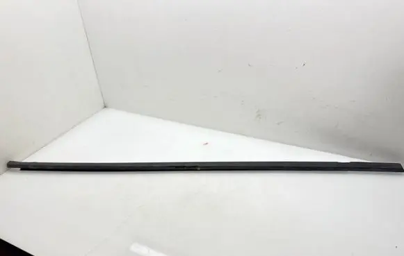 Volkswagen Golf VIII Rubber seal front door window/glass 5H4837477