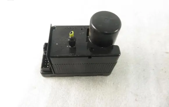 Mercedes-Benz C AMG W202 Central locking vacuum pump 2028001048 0132006344