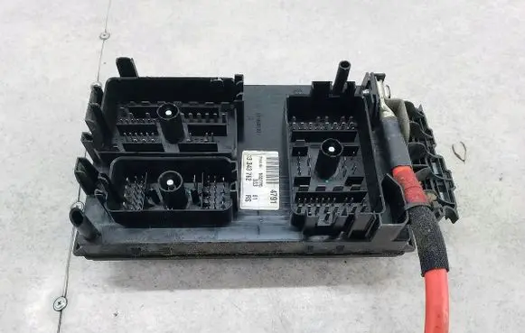 Opel Astra J Fuse box set 13343762