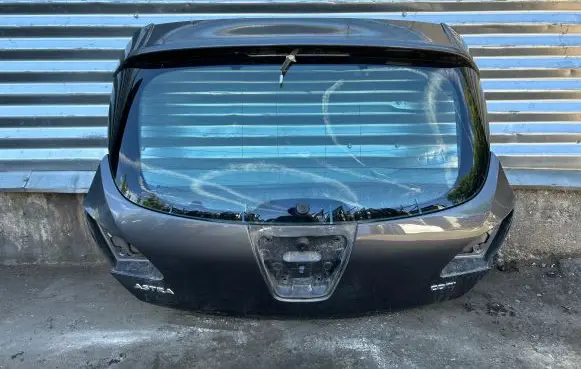 Opel Astra J Tailgate/trunk/boot lid