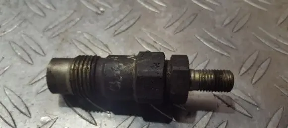 Nissan Sunny Fuel injector 71b1361
