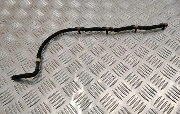 Volkswagen PASSAT B7 Fuel return line/hose 