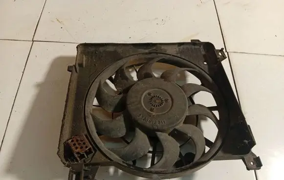 Opel Astra H Radiator cooling fan shroud 3136613311