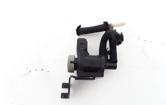 Volkswagen PASSAT B5.5 Vacuum valve 1J0906283A