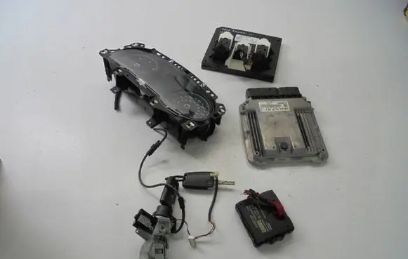 Volkswagen Golf VII Engine control unit/module 04L907309B 0281018510