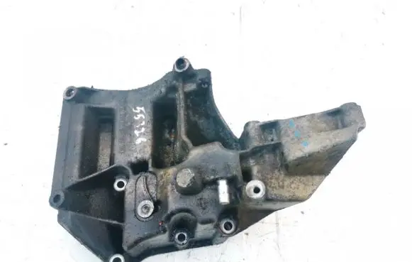 Engine mounting bracket