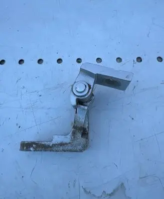 Volkswagen Touran I Rear door upper hinge