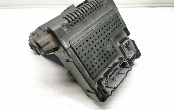 Volvo V70 Comfort/convenience module 30795114 28073267 00006381451