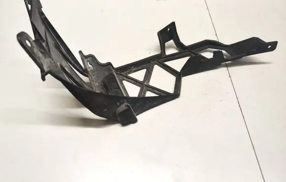 Front bumper mounting bracket