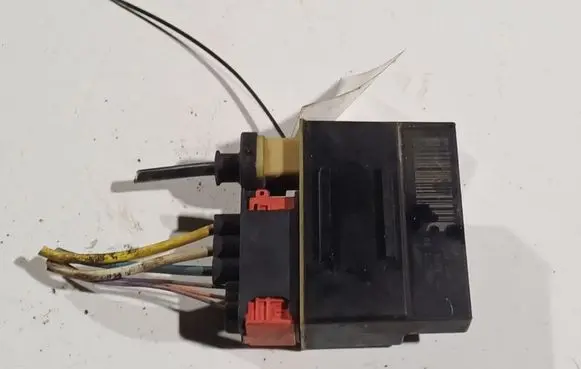 Peugeot 308 Glow plug pre-heat relay 9652021180