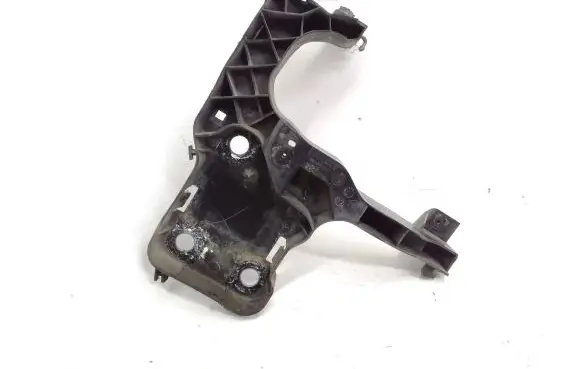 Front bumper mounting bracket