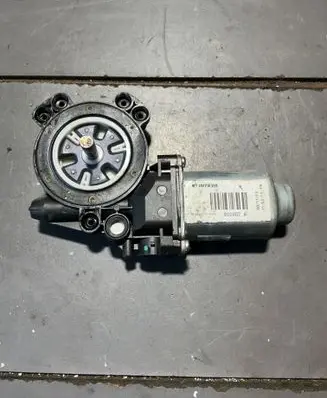 Toyota Aygo AB40 Front door window regulator motor 402662A