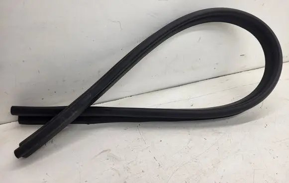 Porsche Macan (95B) Engine compartment rubber 95B823737