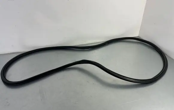 Volkswagen Touareg III Front door rubber seal 760867911F
