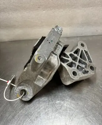 Renault Master III Gearbox mount 