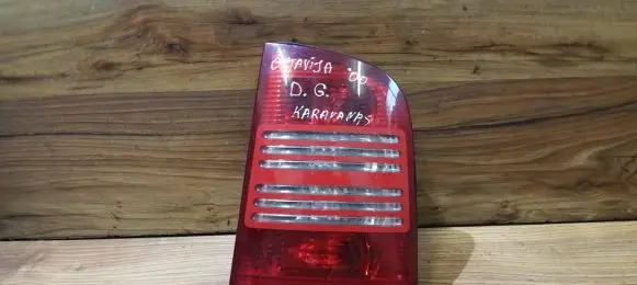 Skoda Octavia Mk1 (1U) Rear/tail lights 1u9945096a 1u9945112a
