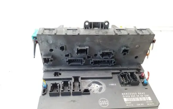 Mercedes-Benz Vito Viano W639 Fuse module A6399000800