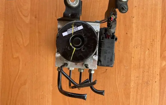 Volvo V60 ABS Pump 31329137 10092604093 P31329137