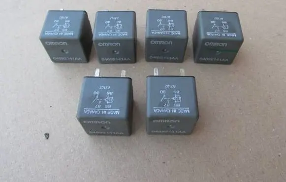 Dodge Nitro Battery relay fuse 04692141AA