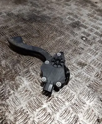 Toyota RAV 4 (XA30) Accelerator throttle pedal 7811042010 T10241