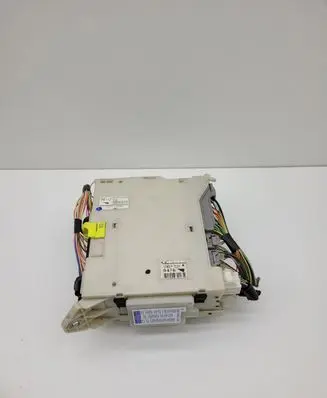 Lexus IS 220D-250-350 Fuse module 8273053022