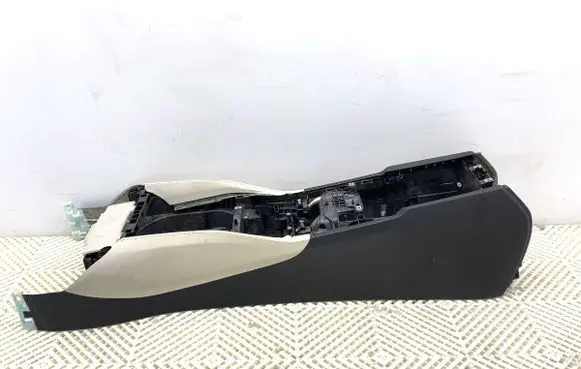 BMW 5 G30 G31 G38 Center console 9362721