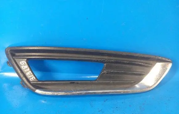 Ford Focus Rear/tail light trim molding F1EZ15266D
