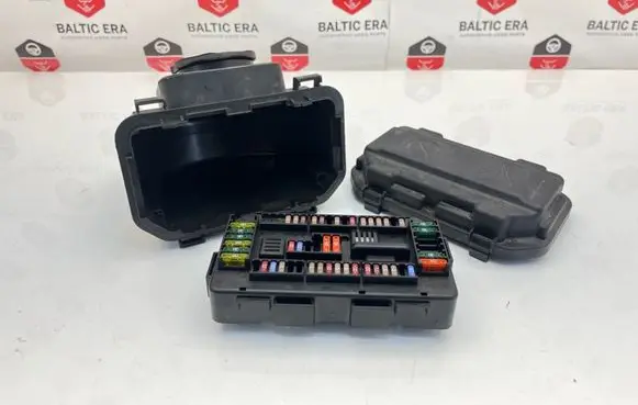 BMW 4 F36 Gran coupe Fuse module 9337879 13092014 19451000001