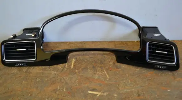 Volkswagen Touareg II Dashboard trim 